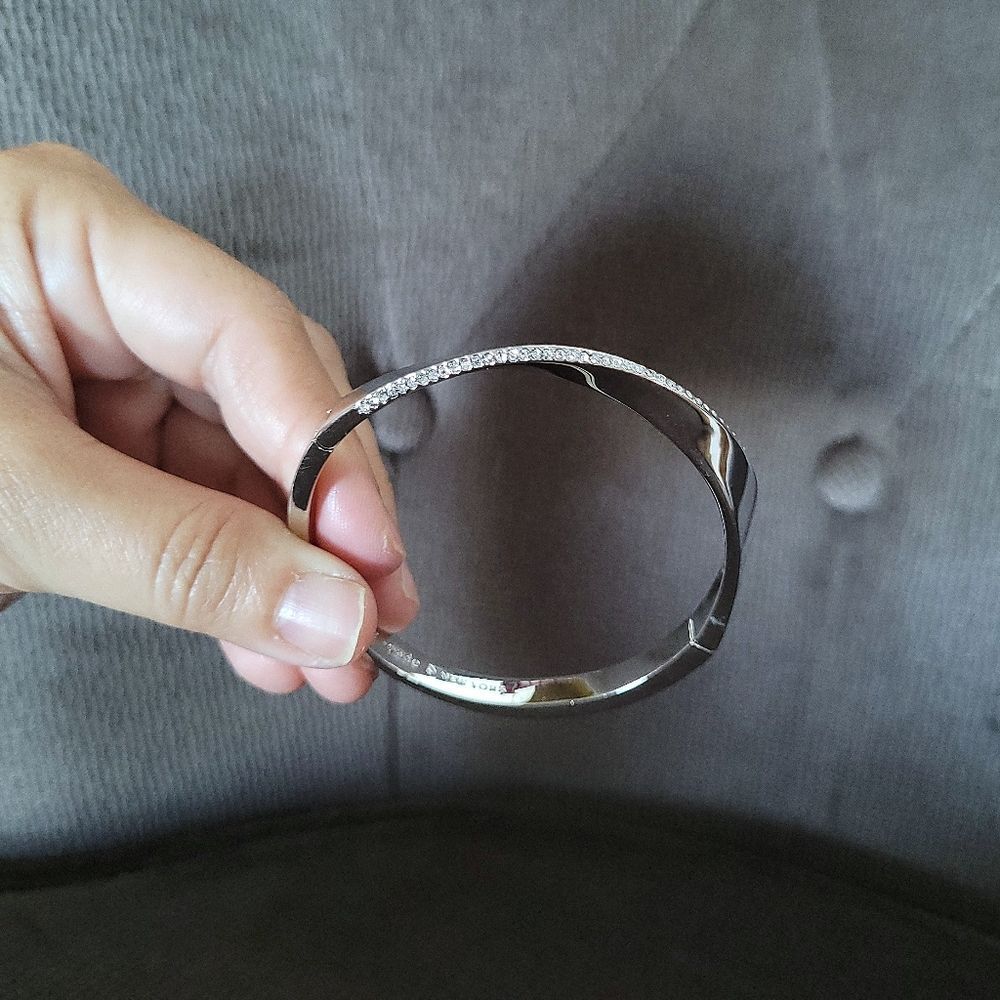 Kate Spade♠️ Silver🤍 "Do the Twist"🔀 Bangle Bracelet - NWT - Picture 7 of 15